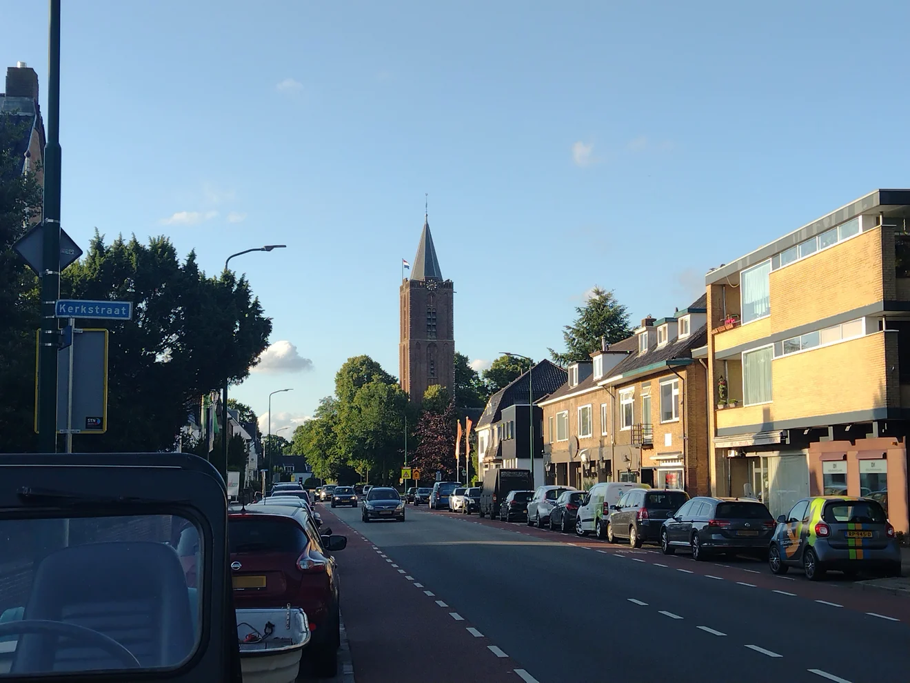 Torenstraat in Soest met de toren van de Oude Kerk